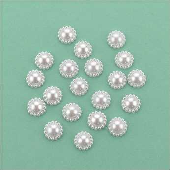 Flat Backed Pearl Medallion 11 mm white